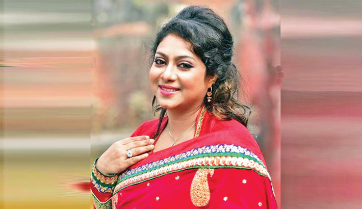 নায়িকা শাবনূর। শিগগিরই দেশে আসছেন শাবনূর