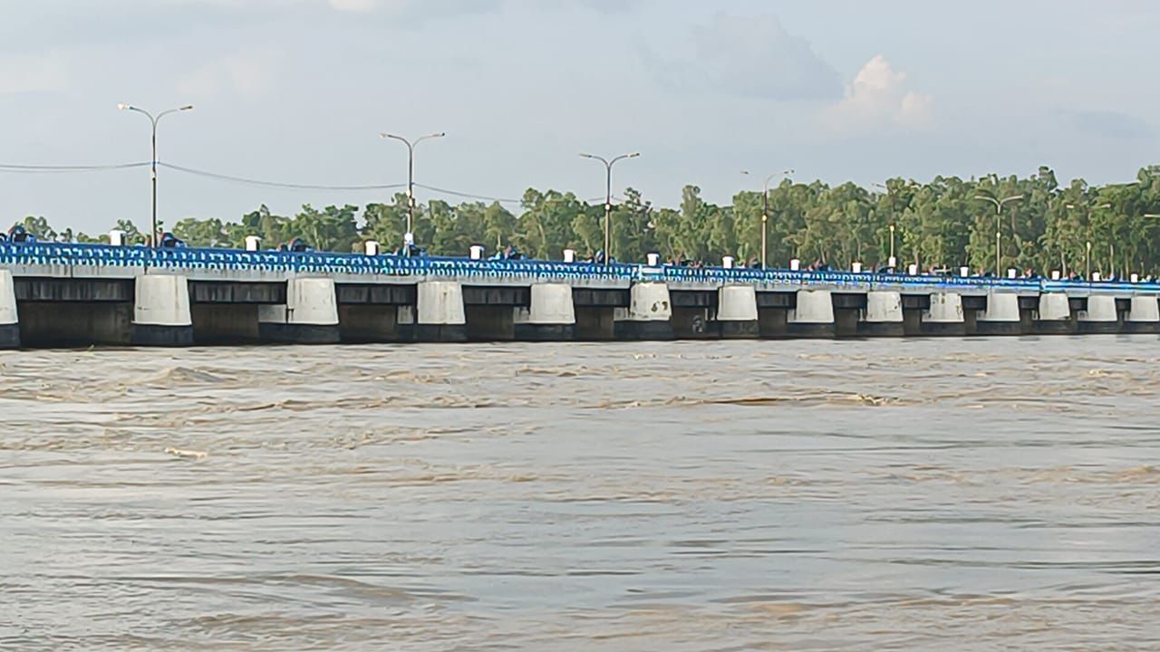 তিস্তায় বিপৎসীমার উপরে পানি, নিয়ন্ত্রণে খোলা হয়েছে ৪৪টি জলকপাট