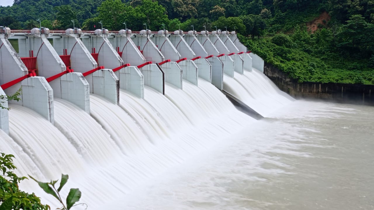 কাপ্তাই হ্রদে বাড়ছে পানির চাপ, এবার জলকপাট খুলল ৩ ফুট