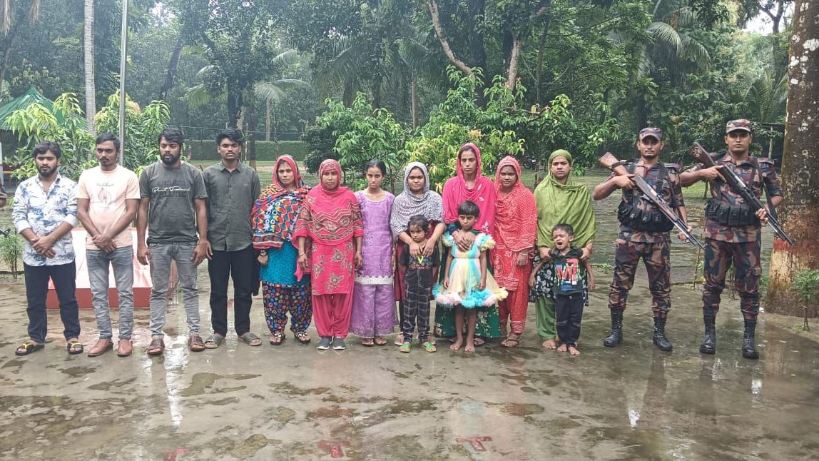 নওগাঁয় সীমান্ত দিয়ে ১৮ জনকে পুশ ইন, সাংবাদিকদের তথ্য দিতে গড়িমসি