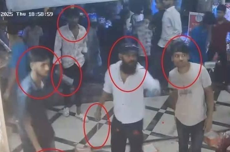 ঘটনাস্থলের সিসিটিভি ফুটেজ ২৪ ঘণ্টায়ও সিসিটিভি ফুটেজে থাকা কাউকে গ্রেপ্তার করতে পারেনি পুলিশ
