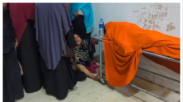 আরিফের মরদেহের পাশে স্বজনদের আহাজারি, ছবি - সংগৃহীত।