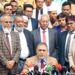 সিইসি এএমএম নাসির উদ্দিন দুপুরে তেজগাঁও মেইল প্রসেসিং সেন্টারে পোস্টাল ব্যালটের কার্যক্রম পরিদর্শন শেষে সাংবাদিকদের ব্রিফ করেন। ছবি: বাসস