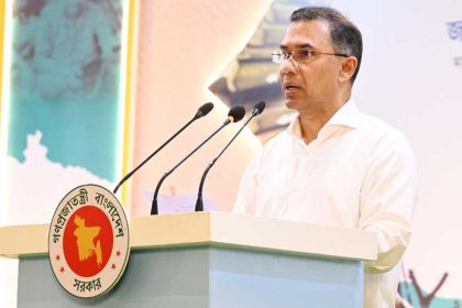 বৃহস্পতিবার ওসমানী স্মৃতি মিলনায়তনে স্বাধীনতা পুরস্কার প্রদান অনুষ্ঠানে বক্তব্য দেন প্রধানমন্ত্রী তারেক রহমান। ছবি : বাসস