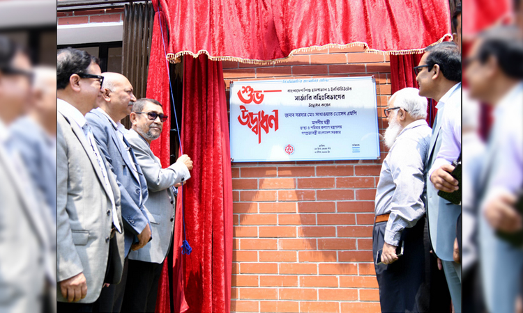 স্বাস্থ্য ও পরিবার কল্যাণ মন্ত্রী সরদার মো. সাখাওয়াত হোসেন আজ দুপুরে আগারগাঁওয়ের বাংলাদেশ শিশু হাসপাতাল ও ইনস্টিটিউটে নতুন একটি বহির্বিভাগ চিকিৎসা ইউনিটের উদ্বোধন করেন। ছবি : বাসস