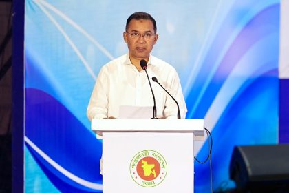 প্রধানমন্ত্রী তারেক রহমান আজ দুপুরে রাজধানীর শাহবাগে শহীদ আবু সাঈদ ইন্টারন্যাশনাল কনভেনশন সেন্টারে ‘জাতীয় আইনগত সহায়তা দিবস-২০২৬’-এর উদ্বোধনী অনুষ্ঠানে বক্তব্য দেন। ছবি : পিএমও