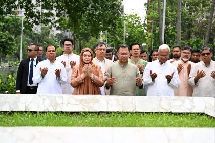 বিডিআর বিদ্রোহে নিহত সেনা কর্মকর্তাদের কবর জিয়ারত করেছেন প্রধানমন্ত্রী তারেক রহমান।