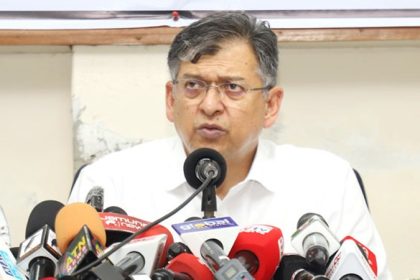 জুয়া, বেটিং ও অনলাইন জুয়া প্রতিরোধে একটি সম্পূর্ণ নতুন, যুগোপযোগী ও আধুনিক আইন প্রণয়নের কাজ চূড়ান্ত পর্যায়ে রয়েছে বলে জানিয়েছেন স্বরাষ্ট্রমন্ত্রী সালাহউদ্দিন আহমদ।