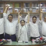 সংবাদ সম্মেলনে মমতা বন্দ্যোপাধ্যায়সহ তৃণমূলের অন্য নেতারা। ছবি: আনন্দবাজার পত্রিকা