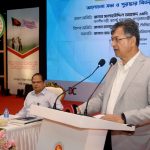 আজ ঢাকায় ওসমানী স্মৃতি মিলনায়তনে ‘মাদকদ্রব্যের অপব্যবহার ও অবৈধ পাচারবিরোধী আন্তর্জাতিক দিবস ২০২৬’ উপলক্ষ্যে মাদকদ্রব্য নিয়ন্ত্রণ অধিদপ্তর আয়োজিত আলোচনাসভা ও পুরস্কার বিতরণ অনুষ্ঠানে প্রধান অতিথির বক্তব্য দেন স্বরাষ্ট্রমন্ত্রী সালাহউদ্দিন আহমদ। ছবি : বাসস