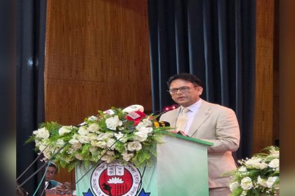 শিক্ষা এবং প্রাথমিক ও গণশিক্ষা মন্ত্রী ড. আ ন ম এহছানুল হক মিলন আজ আজিমপুর গার্লস স্কুল অ্যান্ড কলেজে এইচএসসি ও সমমান পরীক্ষা ২০২৬ উপলক্ষে এক মতবিনিময় সভায় প্রধান অতিথির বক্তব্য দেন। ছবি : বাসস