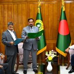 ত্রয়োদশ জাতীয় সংসদ নির্বাচনে চট্টগ্রাম-২ (ফটিকছড়ি) আসন থেকে নির্বাচিত বাংলাদেশ জাতীয়তাবাদী দলের (বিএনপি) সংসদ সদস্য সরোয়ার আলমগীর আনুষ্ঠানিকভাবে শপথ গ্রহণ করেছেন।