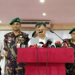 সোমবার দুপুরে রাজধানীর পিলখানায় শহীদ ক্যাপ্টেন আশরাফ হলে আয়োজিত এক সংবাদ সম্মেলনে বক্তব্য দেন স্বরাষ্ট্রমন্ত্রী সালাহউদ্দিন আহমদ।