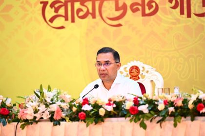প্রধানমন্ত্রী তারেক রহমান আজ দুপুরে ঢাকা সেনানিবাসে প্রেসিডেন্ট গার্ড রেজিমেন্টের (পিজিআর) ৫১তম প্রতিষ্ঠাবার্ষিকী উপলক্ষে আয়োজিত অনুষ্ঠানে বক্তব্য দেন। ছবি : পিএমও